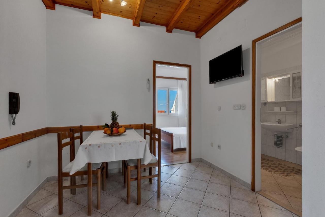 Apartments Tihomir Musac Omis Luaran gambar