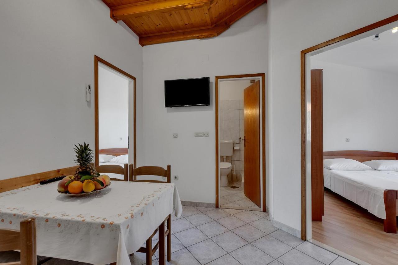 Apartments Tihomir Musac Omis Luaran gambar