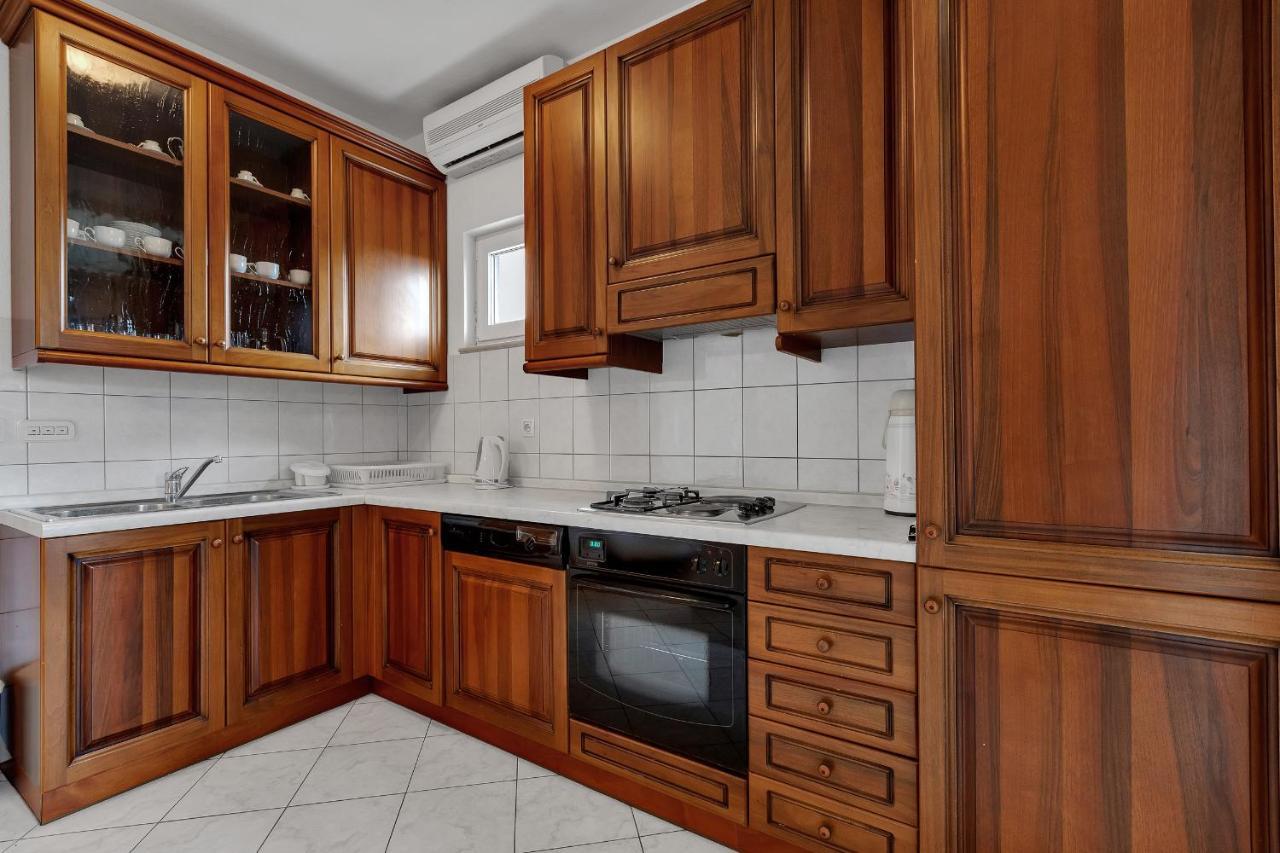 Apartments Tihomir Musac Omis Luaran gambar
