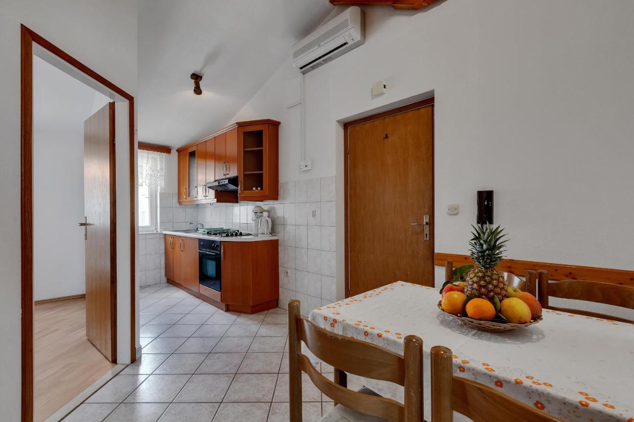 Apartments Tihomir Musac Omis Luaran gambar